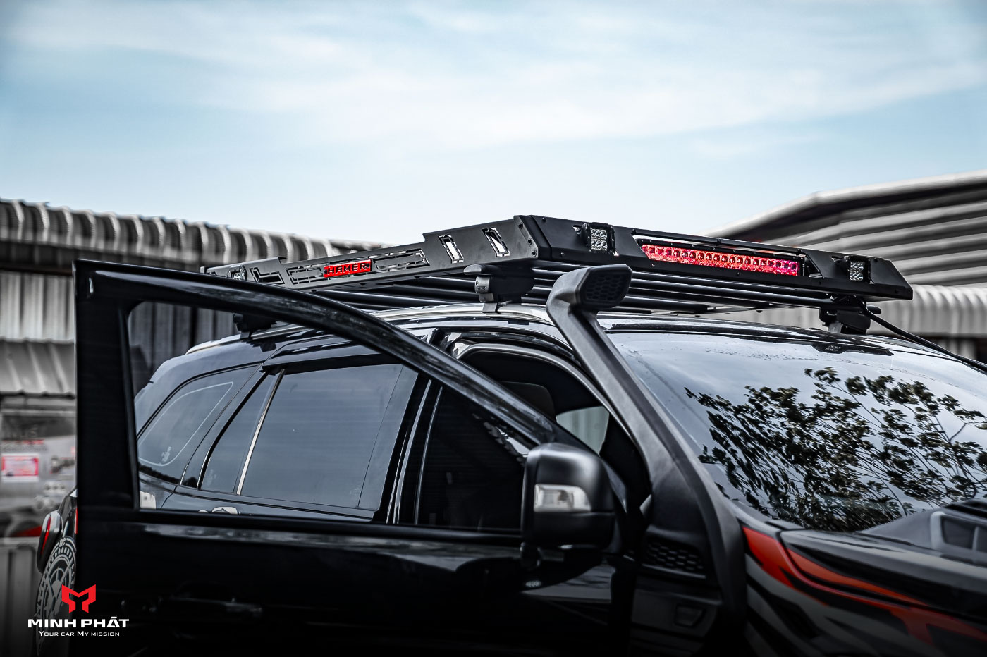 Baga Mui Có Đèn Led Hamer Solar Series HR153 Cho Ford Everest 2023+