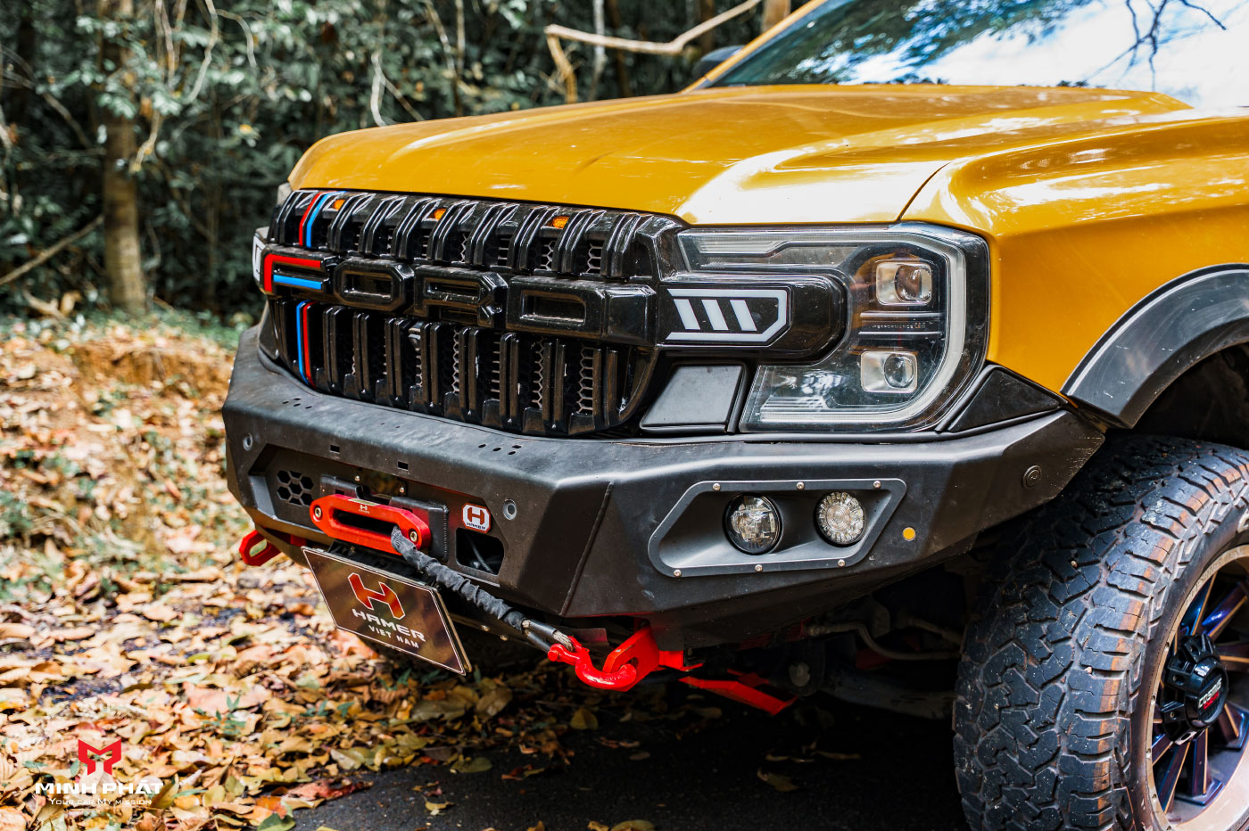 Cản trước Hamer King Series AM106 cho Ford Ranger Next Gen/Everest 2023+ tích hợp hệ thống đèn tín hiệu, hỗ trợ di chuyển an toàn dù ngày hay đêm