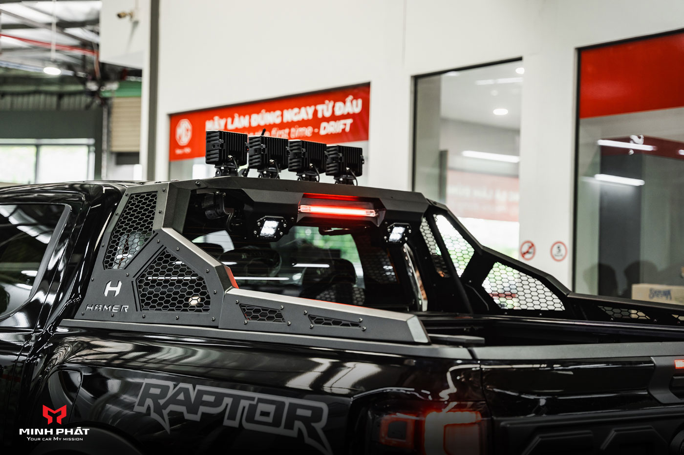 Khung Thể Thao Hamer Warrior Series Plus HR1902+ tích hợp hệ thống đèn tín hiệu giúp hỗ trợ Offroad tốt hơn cho Ford Ranger/Raptor Next Gen 2023+