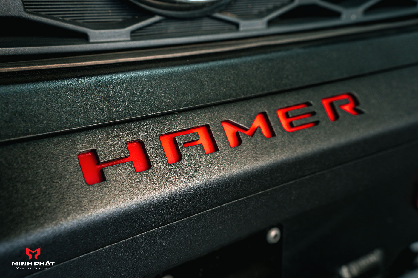 Logo Hamer4x4 Signature tăng thêm nét độc đáo cho tổng thể chủa Nissan Navara Pro4X