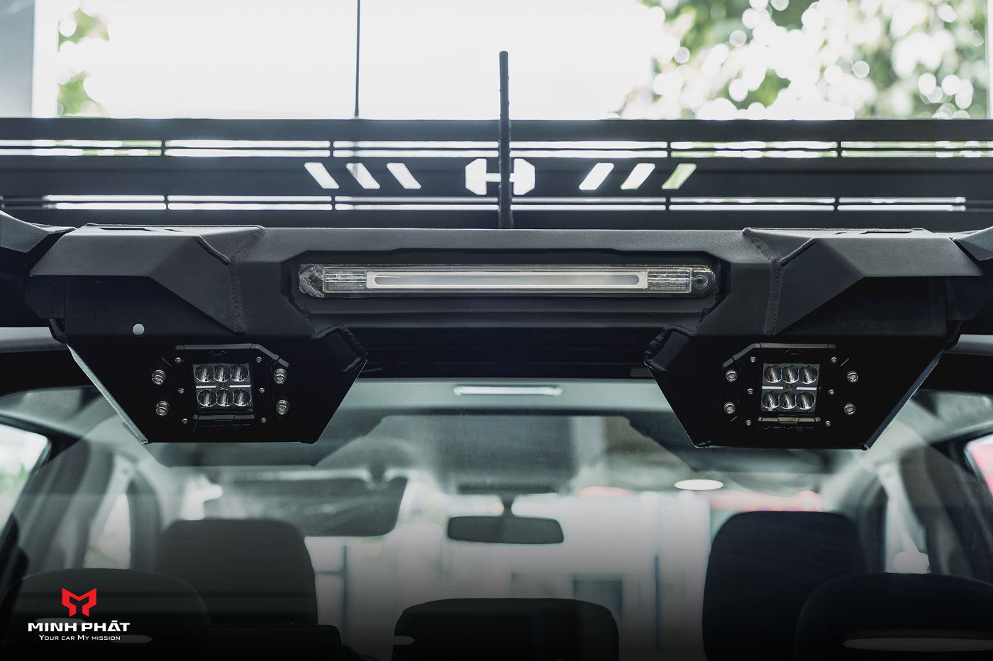 Khung thể thao Hamer Spectre Series HR2400 tích hợp hệ thống đèn tín hiệu giúp Ford Ranger/Raptor 2022+di chuyển an toàn hơn