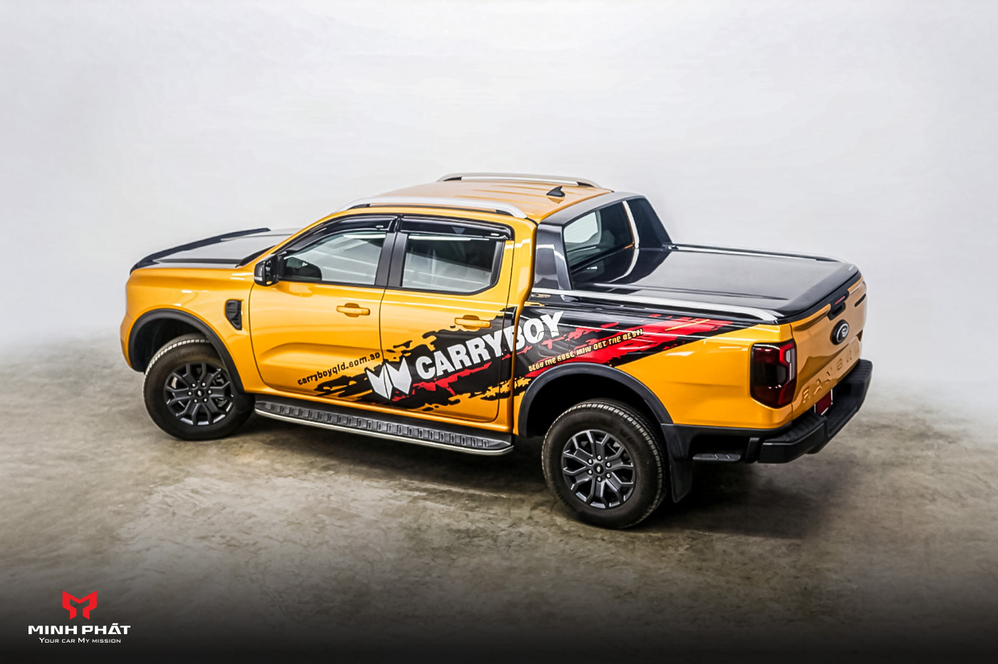 Nắp thùng điện nâng 45 độ Carryboy GRXE-R cho Ford Ranger Wildtrak 2022+