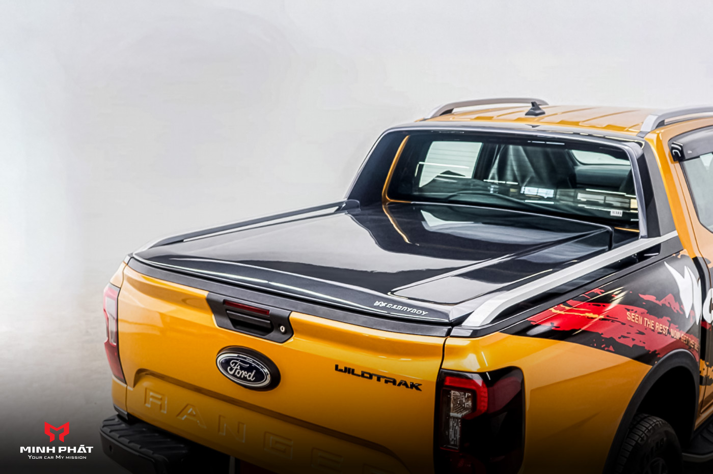 Nắp thùng điện nâng 45 độ Carryboy GRXE-R cho Ford Ranger Wildtrak 2022+