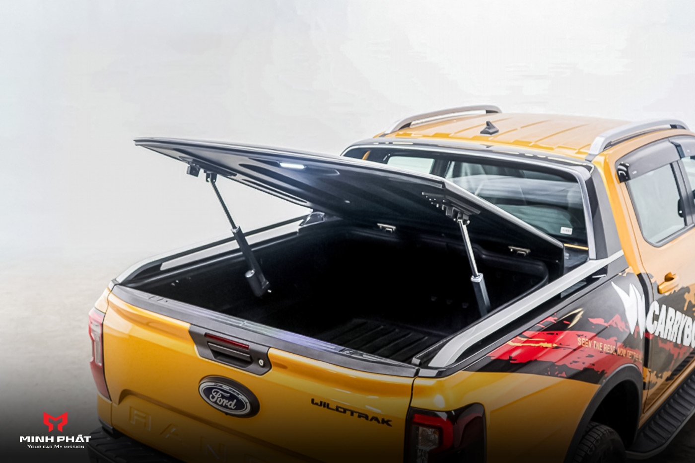 Nắp thùng điện nâng 45 độ Carryboy GRXE-R cho Ford Ranger Wildtrak 2022+